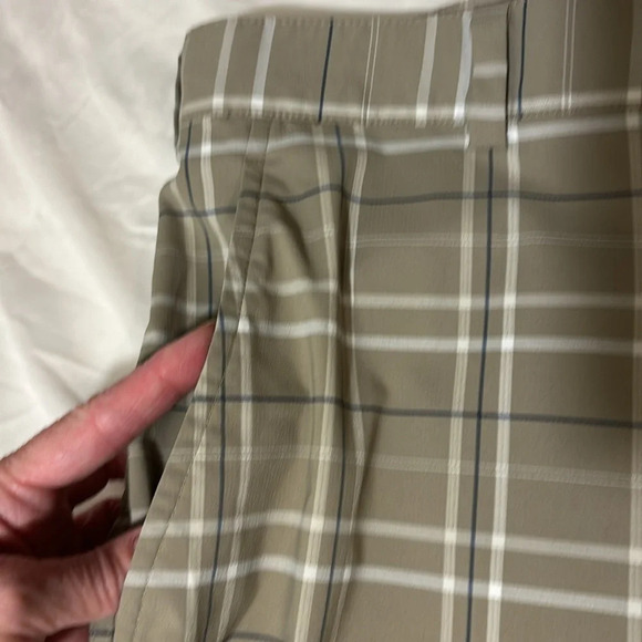 Nike Golf Tour Performance Plaid Tan Shorts Men's Size 34 Stretch - Picture 2 of 7